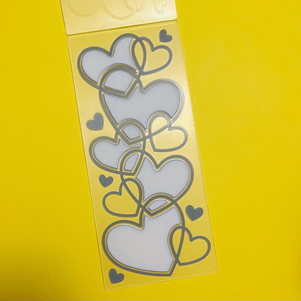 Die Cut & Embossing Entwined Hearts Two in One - Picture 3 of 5